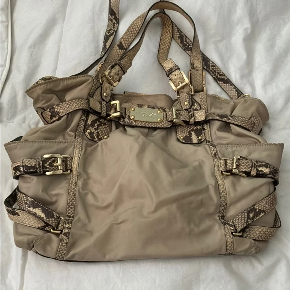 Michael Kors Tan and Brown Shoulder Bag with Slouchy Silhouette - Picture 2 of 12